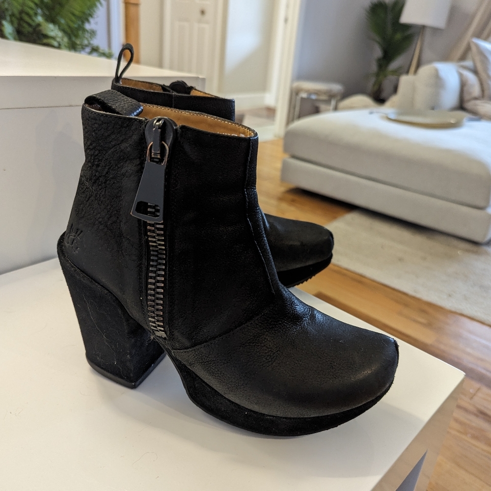 John Fluevog  Tinder Platform Ankle Boots Size 8